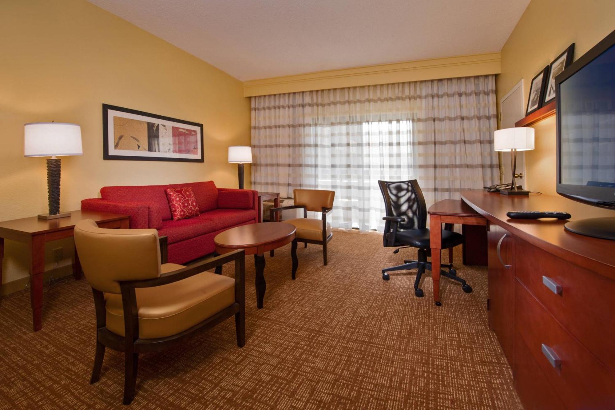 Courtyard By Marriott Richmond West Hotell Dumbarton Eksteriør bilde