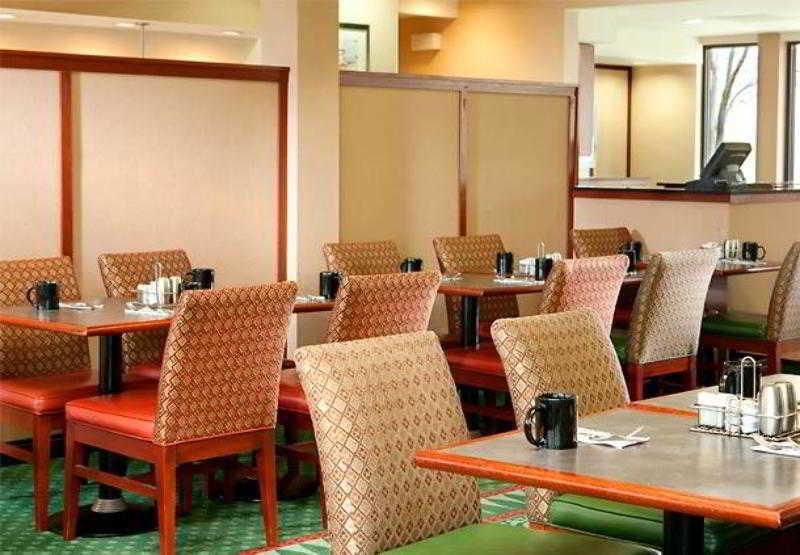Courtyard By Marriott Richmond West Hotell Dumbarton Eksteriør bilde